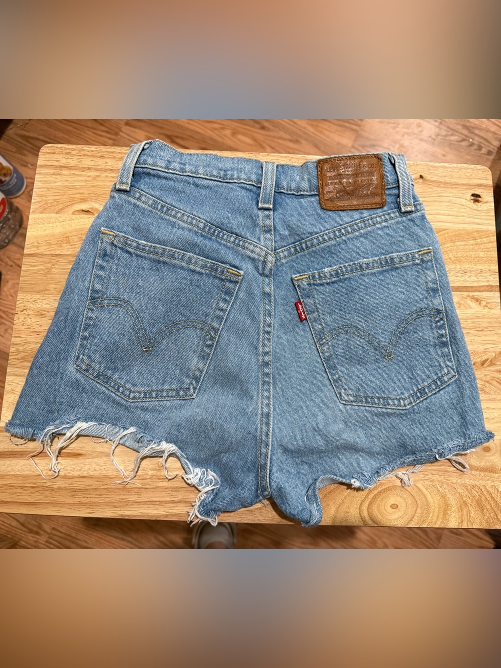 Levi’s Ribcage Denim Shorts Light Wash size 24